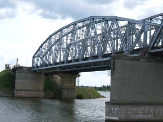 Железнодорожный мост через Волгу (фото)
