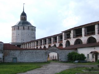 Кирилло-Белозерский монастырь. Дворик в монастыре (фото)