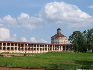 Кирилло-Белозерский монастырь. Монастырские стены (фото)