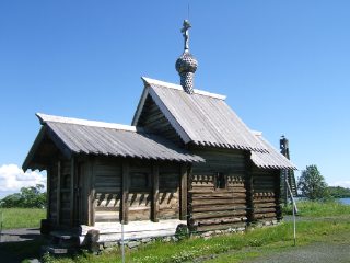 Карелия. Кижи. Деревянная церковь (фото)