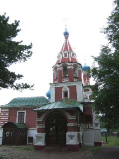 Углич. Церковь цесаревича Димитрия на крови (вид со стороны главного входа) (фото)