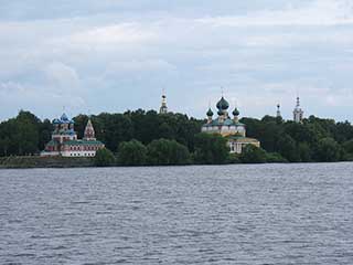 Углич. Кремль (вид с борта теплохода "Белиский") (фото)